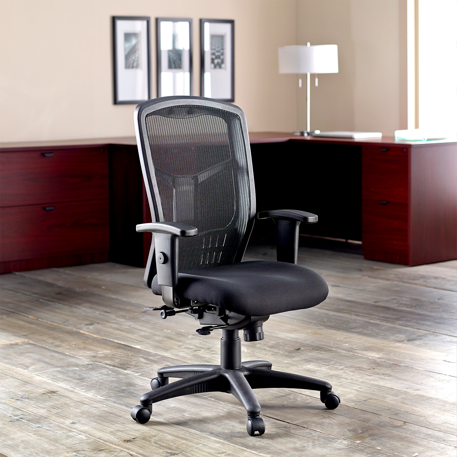 Importance of a Right Office Chair for Proper Health and High Productivity